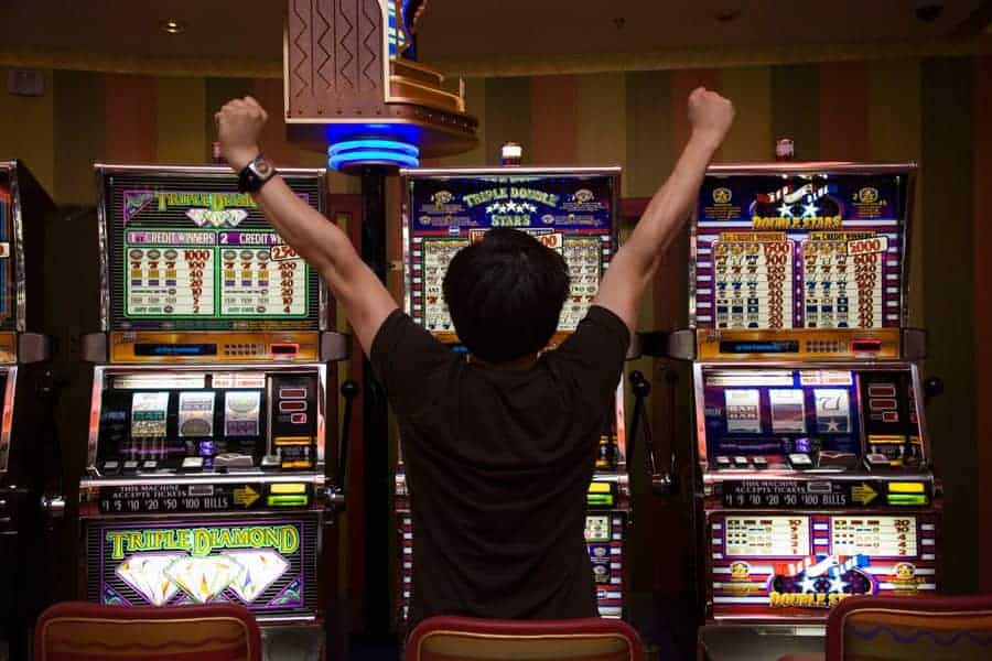 Hướng dẫn cách chơi Slot Machine dễ dàng tại các sòng bài casino - Hình 1