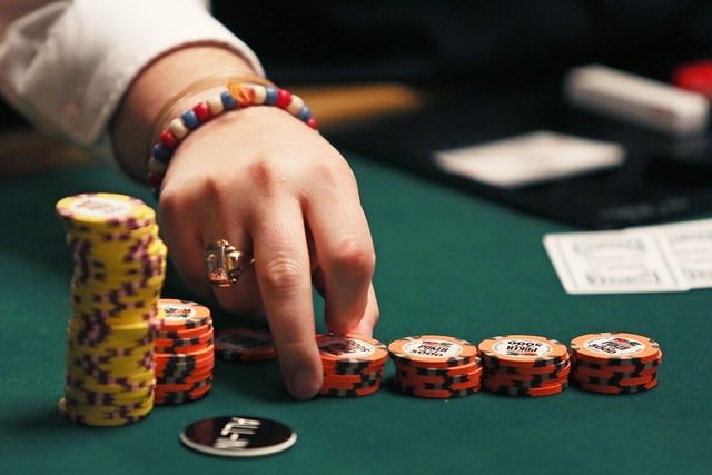 Chiến thuật ăn tiền của xì tố Poker