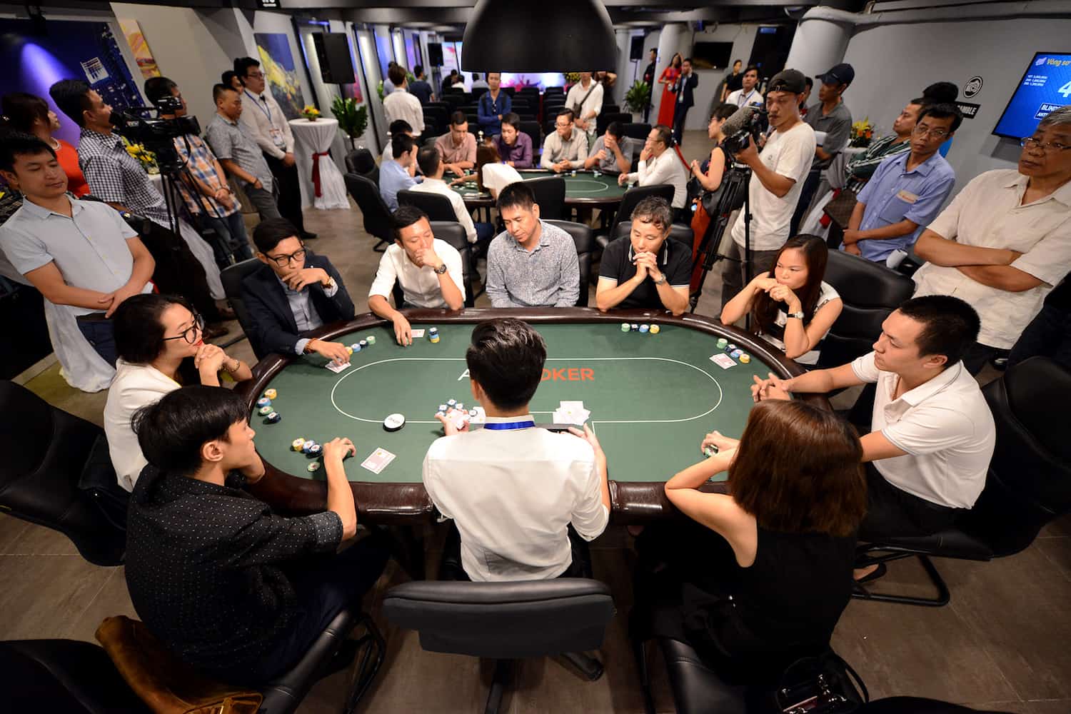 Ở Việt Nam Poker có được phổ biến như các game bài khác không?