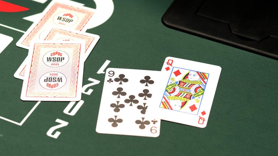 Hướng dẫn chơi game bài cái cược Poker cơ bản nhất