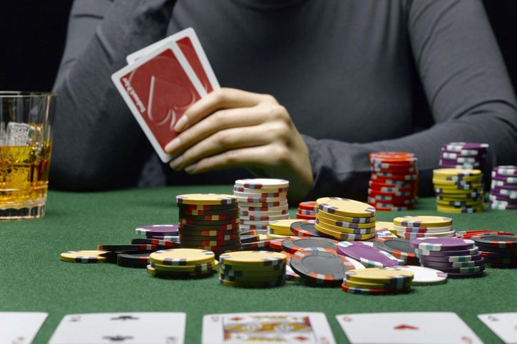 Vi sao ban can loai bo suy nghi choi gian lan som trong poker?