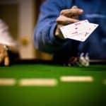 Kinh nghiệm để giúp bạn kiếm tiền sành sỏi khi chơi Poker online