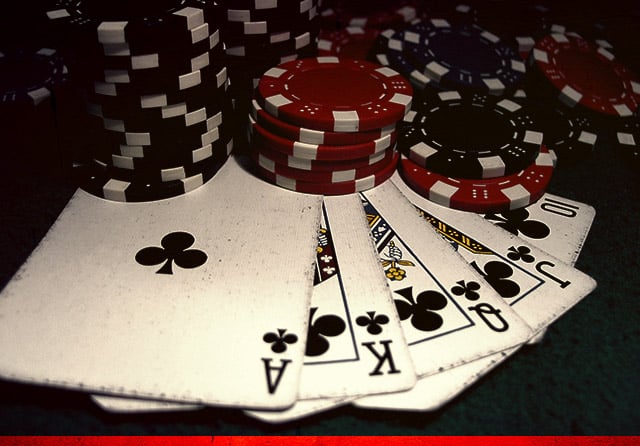 Cẩm nang lựa chọn và mua sắm phỉnh Poker online hiệu quả?