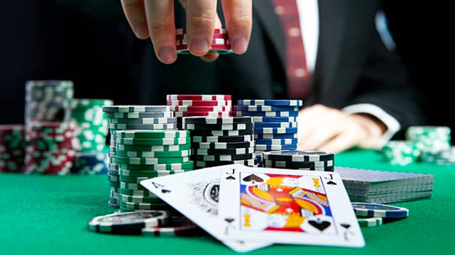 Nhung loi thuong gap trong Poker va luon khien nguoi choi bi thua khi mac phai